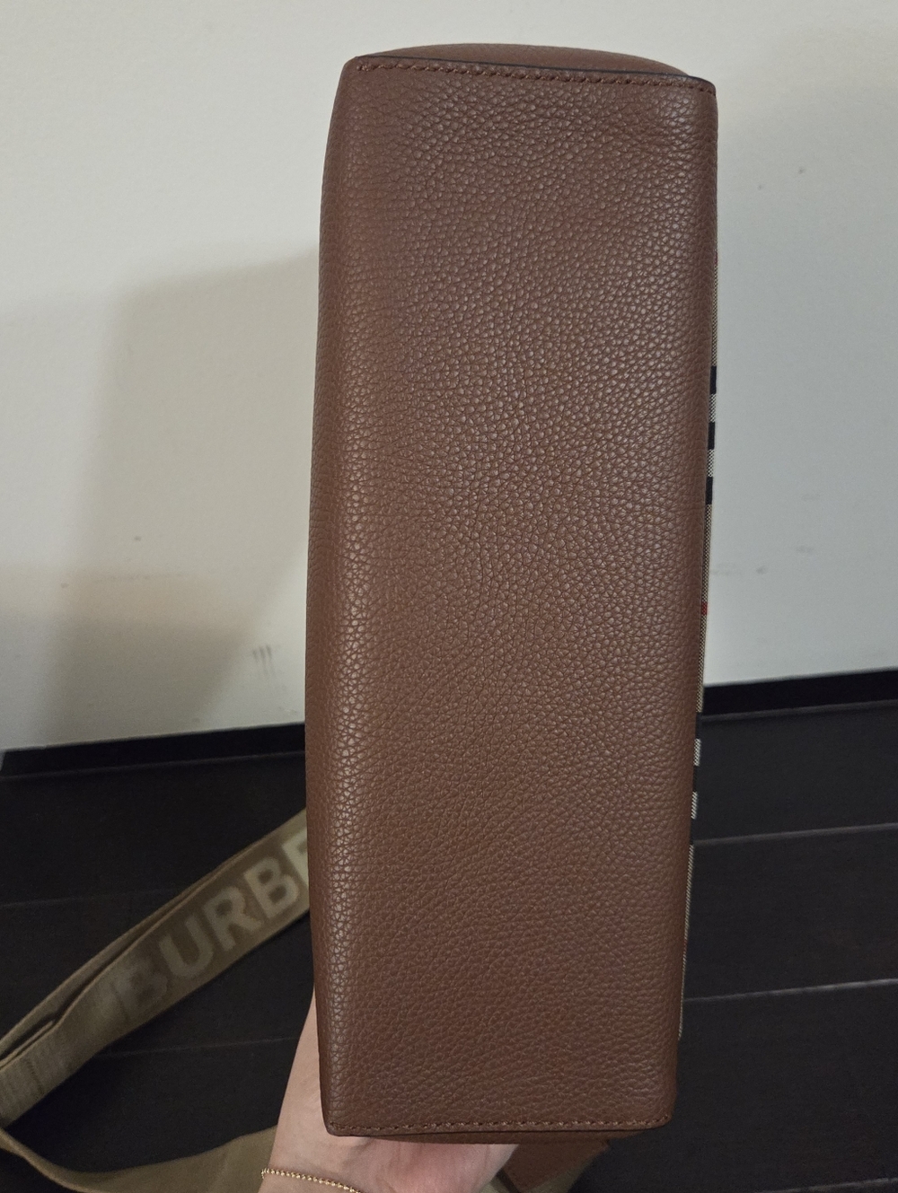 New Authentic Burberry Note Bag - Picture 7 of 11